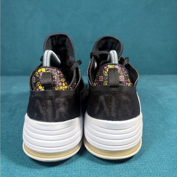 Nike Shoes Women's 9.5 Air Max Bella TR 2 Running Black Floral - Picture 2 of 8